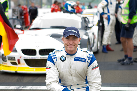 Øverst: Schubert Motorsports BMW Z4, nederst: Den altid smilende Michael Outzen